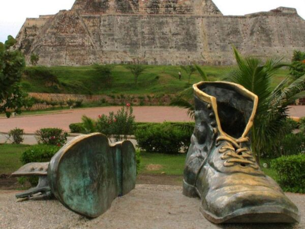 City Tour en Chiva con entrada al Castillo San Felipe en Cartagena