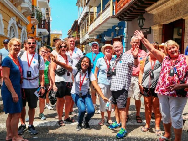 City Tour en Chiva con entrada al Castillo San Felipe en Cartagena