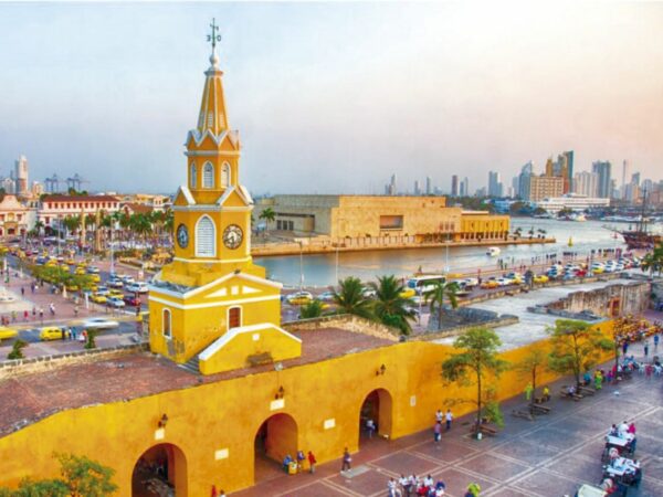 City Tour en Chiva con entrada al Castillo San Felipe en Cartagena