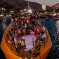 Combo Acuario con Show de Delfines y Playa Blanca + Fiesta Blanca en Catamarán en Santa Marta