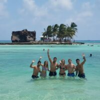 Combo Tour Bahía en Pontón + Vuelta a la Isla en Chiva San Andrés