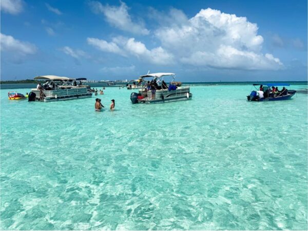 Combo Tour Bahía en Pontón + Vuelta a la Isla en Chiva San Andrés