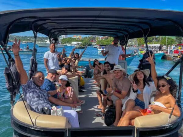 Combo Tour Bahía en Pontón + Vuelta a la Isla en Chiva San Andrés