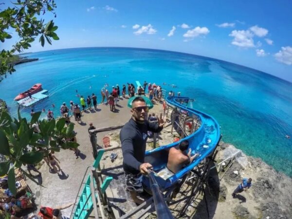 Combo Tour Bahía en Pontón + Vuelta a la Isla en Chiva San Andrés