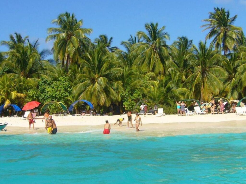 Tour VIP en San Andrés Islas: Johnny Cay y Acuario | Exploria®